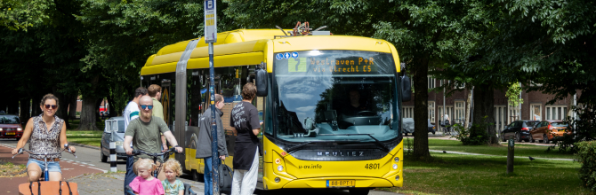 bus, fietser, voetganger