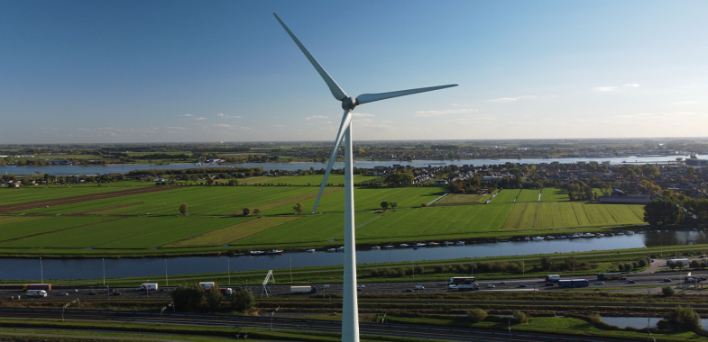 Verkeersveiligheid rond windturbines langs snelweg