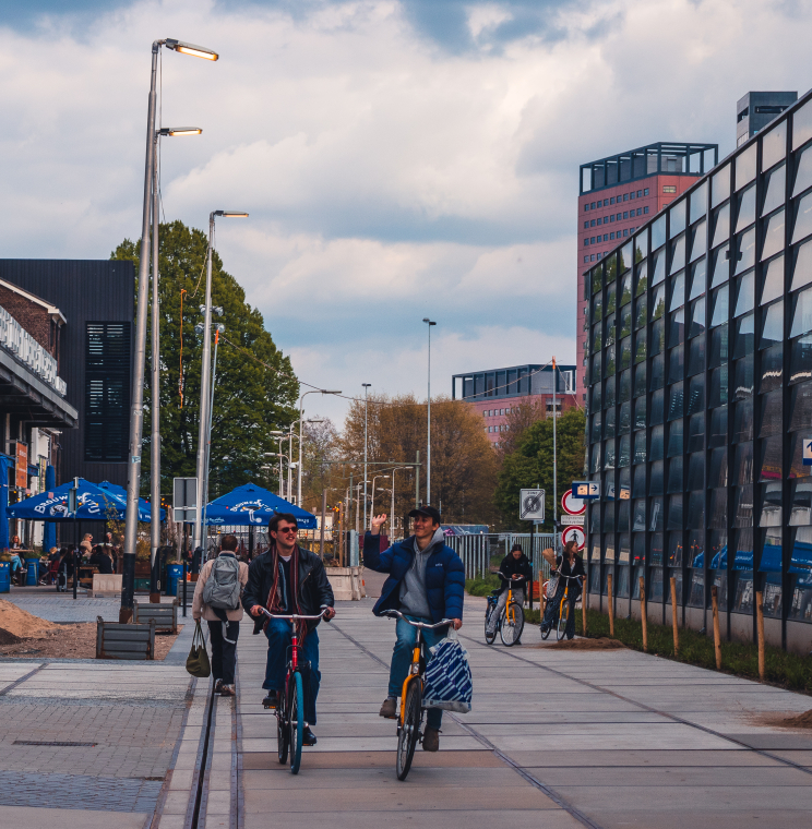 Fietsers in de binnenstad van Tilburg