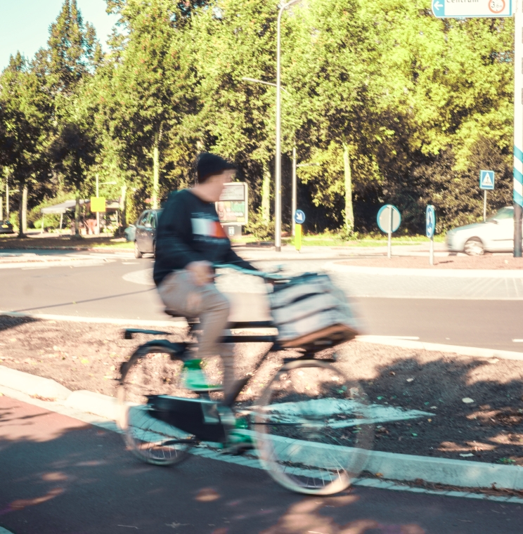 Rotonde fietser - Rico Andriesse