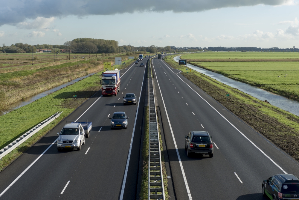 Snelweg met verkeer