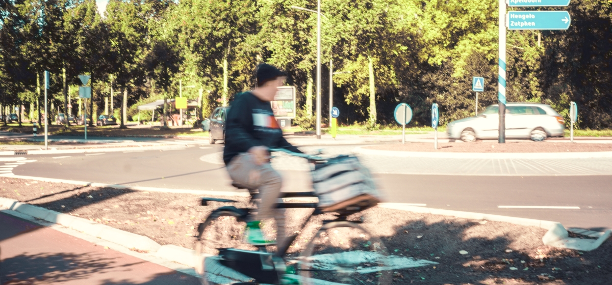 Rotonde fietser - Rico Andriesse